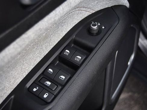 Used 2022 Jeep Compass Latitude w/ Sun and Sound Group image 8