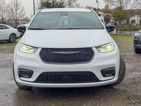 New 2026 Chrysler Pacifica Select FWD image 3