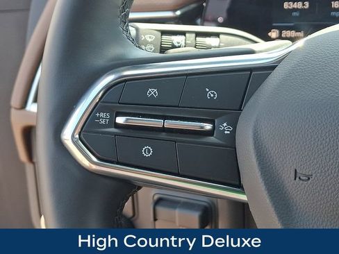 Used 2025 Chevrolet Suburban High Country AWD/4WD image 7