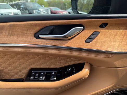 Used 2024 Jeep Grand Cherokee Summit image 13