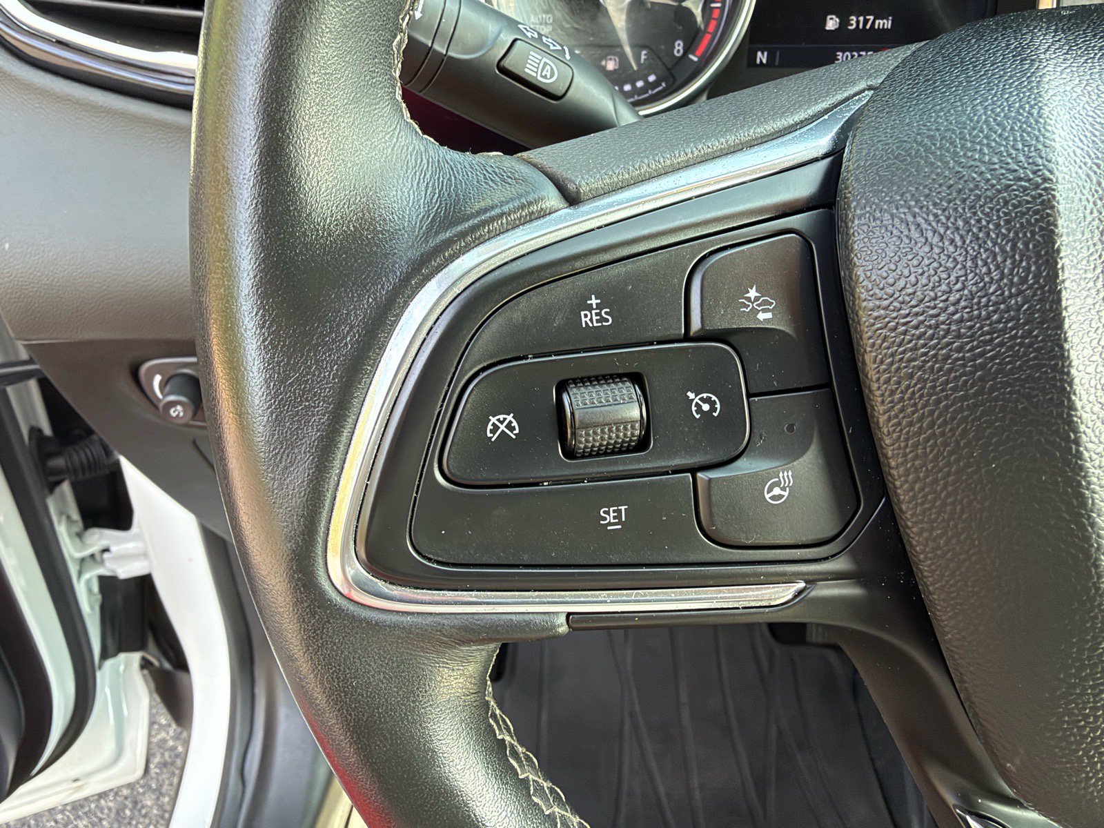 Used 2023 Buick Encore GX Essence w/ Experience Buick Package FWD image 24