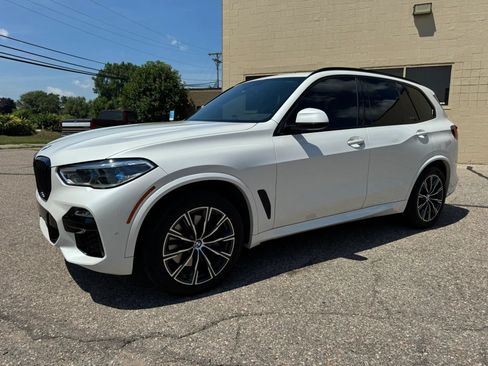 Used 2021 BMW X5 xDrive40i w/ M Sport Package AWD/4WD image 4