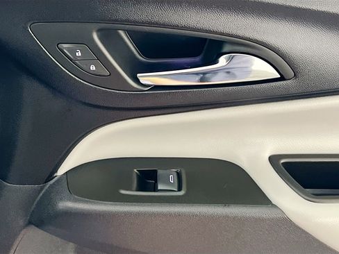 Used 2024 Chevrolet Equinox LS w/ LS Convenience Package image 32