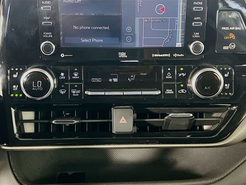 Used 2021 Toyota Highlander Limited FWD image 23
