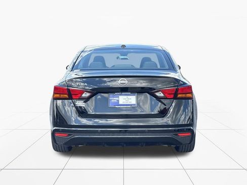 Used 2025 Nissan Altima 2.5 SV FWD image 4