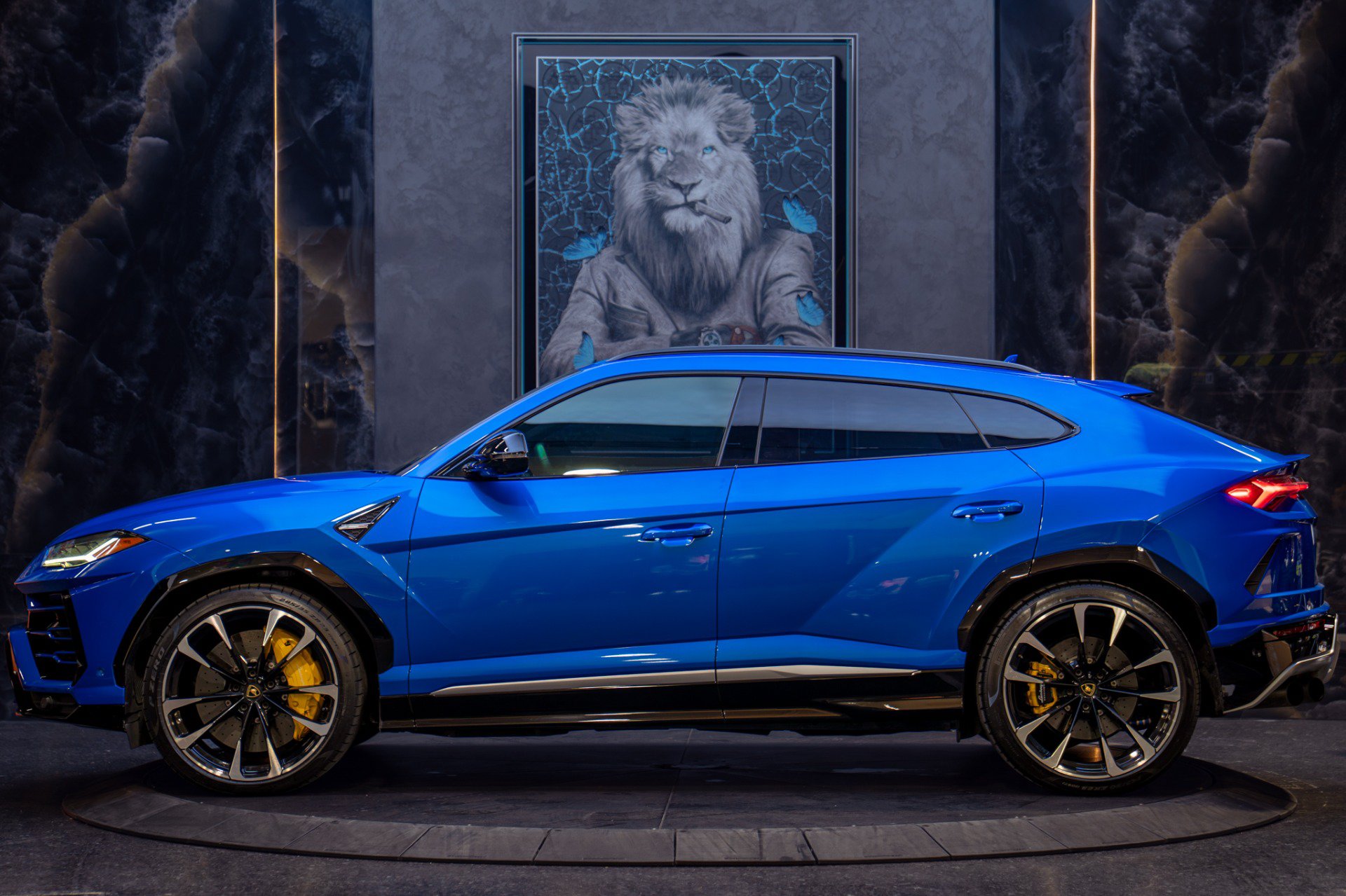 Used 2019 Lamborghini Urus AWD/4WD image 5