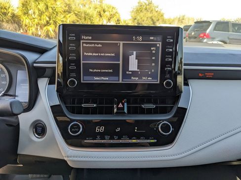 Used 2020 Toyota Corolla SE w/ SE Premium Package image 21