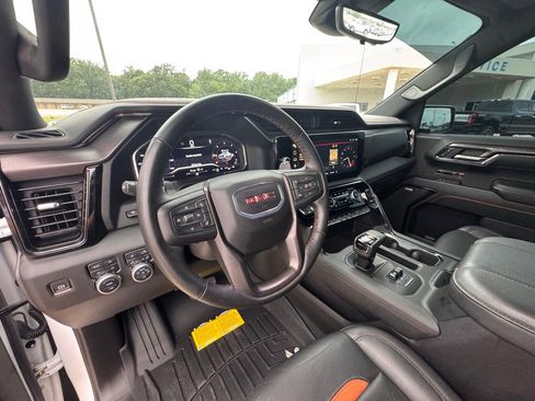 Used 2024 GMC Sierra 1500 AT4 w/ Technology Package AWD/4WD image 16