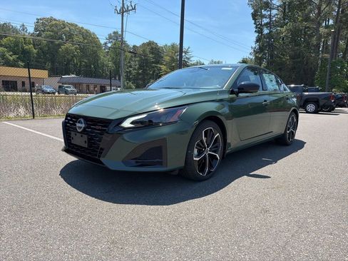 New 2026 Nissan Altima 2.5 SR w/ SR Premium Package FWD image 2