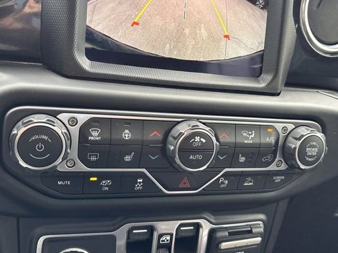 Used 2023 Jeep Wrangler Unlimited Rubicon 392 AWD/4WD image 39