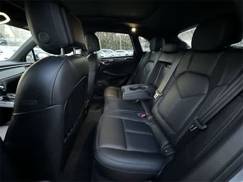 Used 2020 Porsche Macan S image 19