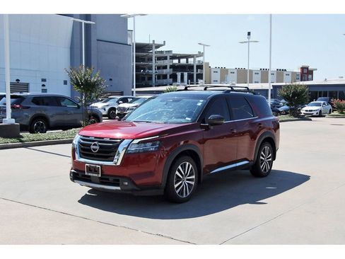 Used 2022 Nissan Pathfinder Platinum w/ Cargo Package FWD image 2