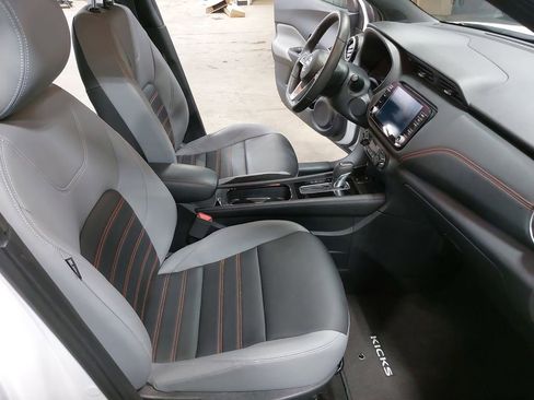 Used 2023 Nissan Kicks SR w/ SR Premium Package image 10