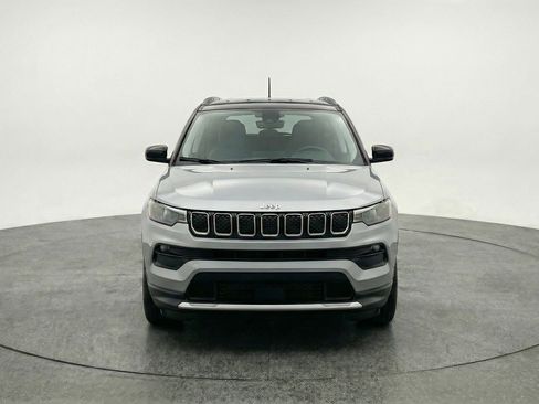 Used 2025 Jeep Compass Limited AWD/4WD image 2