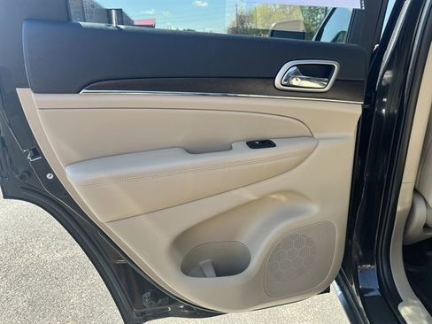 Used 2018 Jeep Grand Cherokee Limited w/ Luxury Group II AWD/4WD image 34