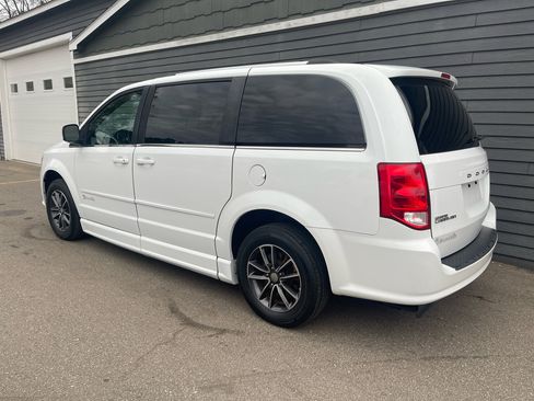 Used 2017 Dodge Grand Caravan SXT image 13