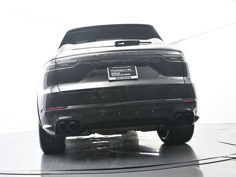 Certified 2022 Porsche Cayenne Turbo S AWD/4WD image 51