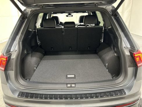 Certified 2024 Volkswagen Tiguan SE R-Line AWD/4WD image 22