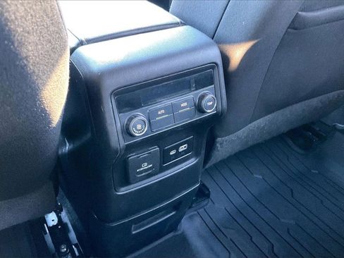 Used 2020 GMC Acadia SLE w/ Driver Convenience Package image 32