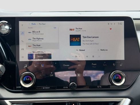 Used 2025 Lexus RX 350 Premium Plus w/ Accessory Package (Z1) FWD image 33