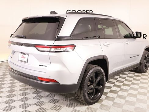Used 2023 Jeep Grand Cherokee Limited w/ Black Appearance Package AWD/4WD image 23