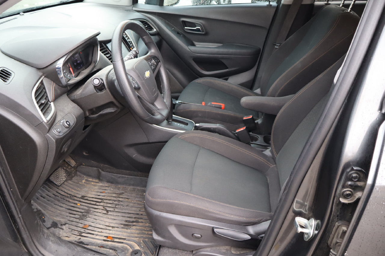 Used 2020 Chevrolet Trax LS w/ Tint and Cruise Package FWD image 15