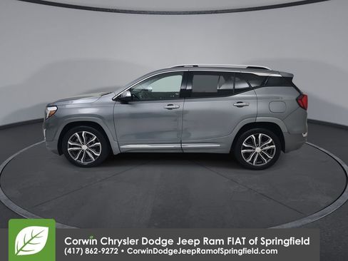 Used 2020 GMC Terrain Denali w/ Denali Premium Package FWD image 5