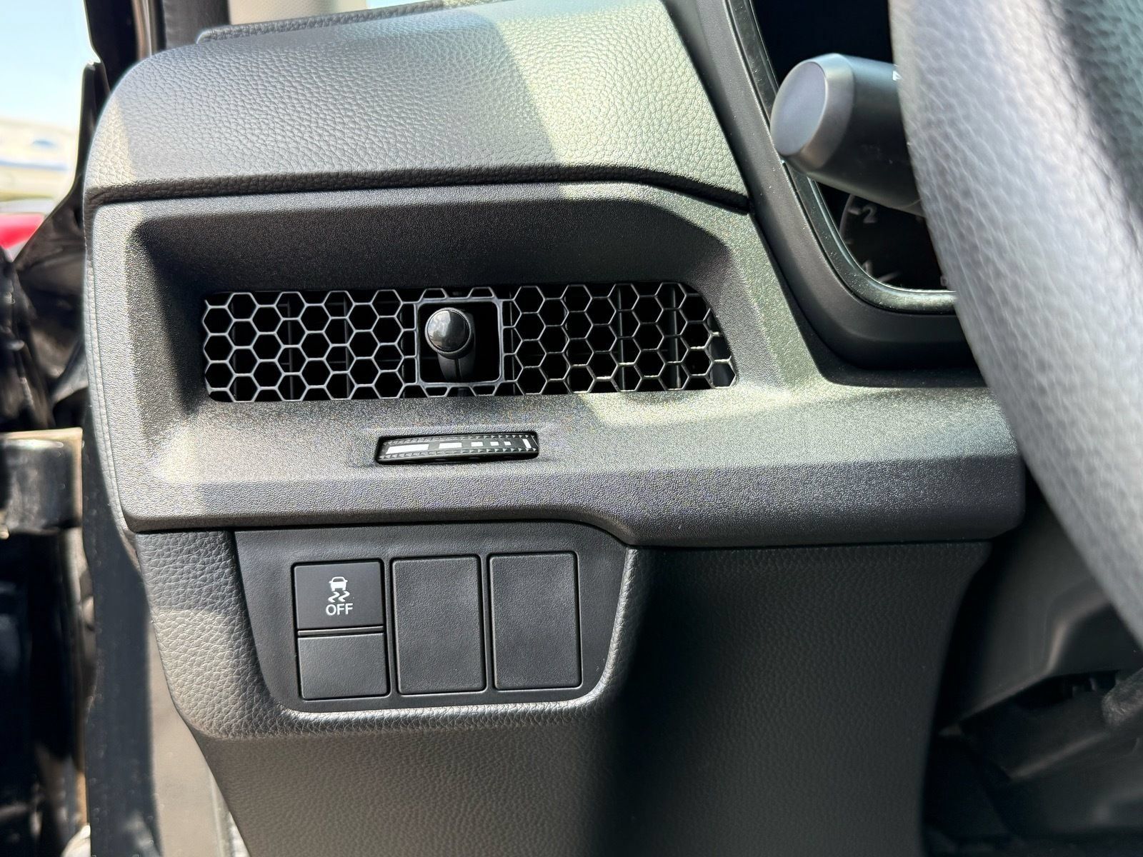 Used 2025 Honda CR-V LX image 14