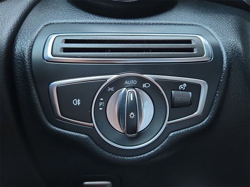 Used 2019 Mercedes-Benz GLC 300 image 28