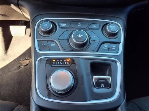 Used 2015 Chrysler 200 Limited FWD image 17