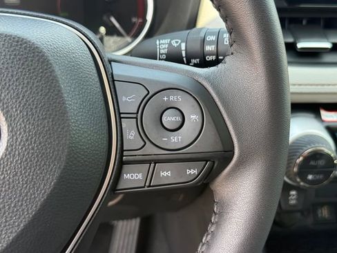 Used 2025 Toyota RAV4 XLE Premium image 18