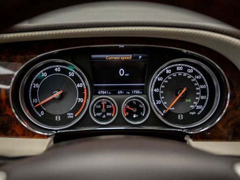 Used 2015 Bentley Flying Spur V8 AWD/4WD image 24