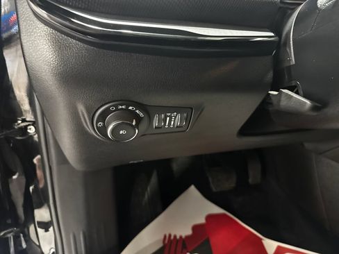 Used 2025 Jeep Compass Trailhawk AWD/4WD image 38