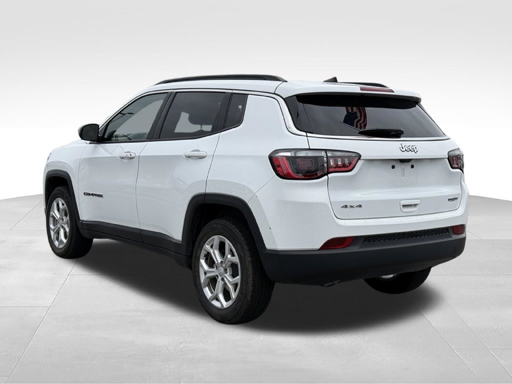 Used 2024 Jeep Compass Latitude AWD/4WD image 3
