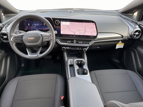 Used 2026 Chevrolet Equinox EV LT FWD image 17