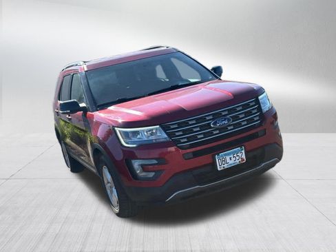 Used 2016 Ford Explorer XLT w/ Equipment Group 202A AWD/4WD image 17