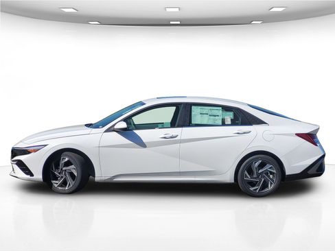 New 2025 Hyundai Elantra SEL image 4