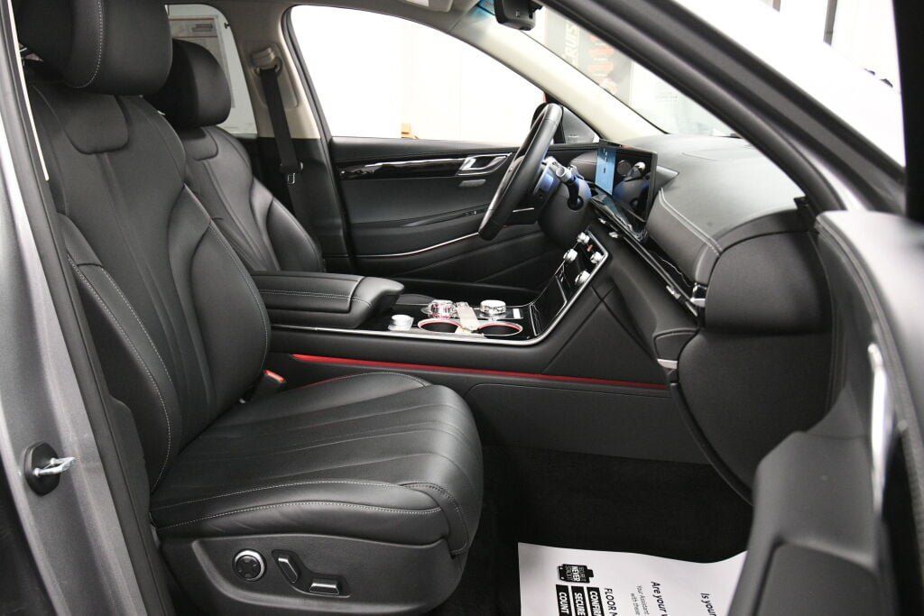 Used 2025 Genesis GV80 2.5T Standard AWD/4WD image 29