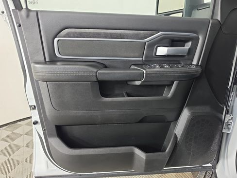 Used 2024 RAM 2500 Big Horn AWD/4WD image 18