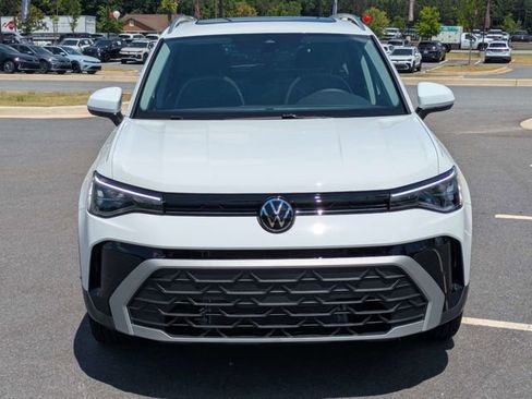 New 2026 Volkswagen Taos SE FWD image 9