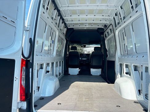 Used 2024 Mercedes-Benz Sprinter 2500 image 25