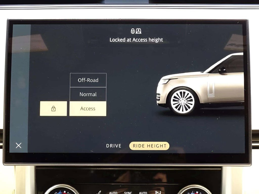Used 2023 Land Rover Range Rover SE AWD/4WD image 18