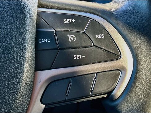 Used 2018 Jeep Grand Cherokee Overland AWD/4WD image 38