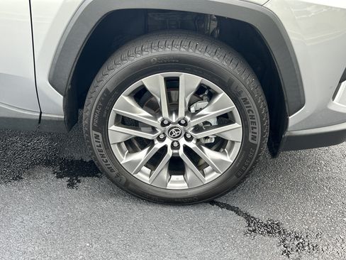 Used 2022 Toyota RAV4 XLE Premium AWD/4WD image 33