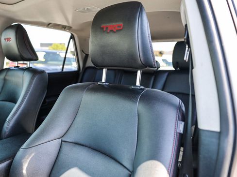 Certified 2020 Toyota 4Runner TRD Off-Road Premium w/ Moonroof Package AWD/4WD image 17