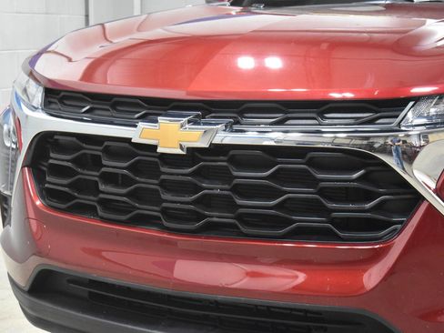 Used 2024 Chevrolet Trax LS w/ LS Convenience Package FWD image 32