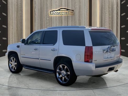 Used 2012 Cadillac Escalade Luxury image 5
