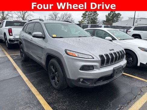 Used 2017 Jeep Cherokee Limited image 3