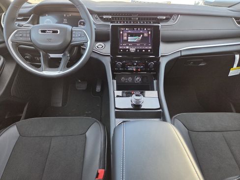 New 2025 Jeep Grand Cherokee L Altitude image 6