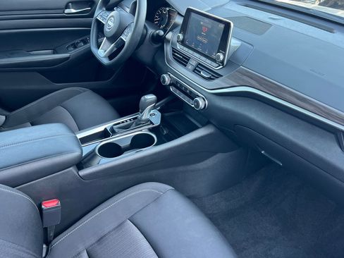 Used 2024 Nissan Altima 2.5 SV image 15
